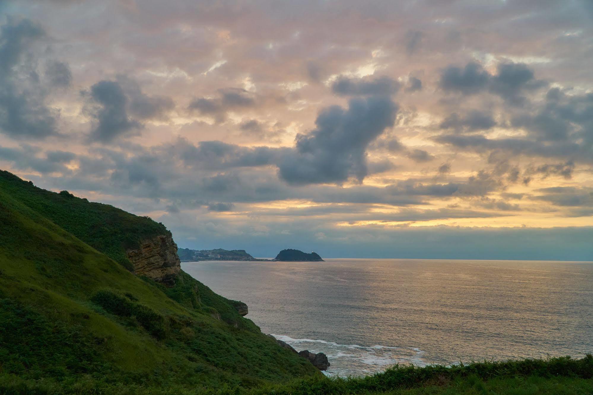 Zarautz Beachside Surf Camp Exterior foto